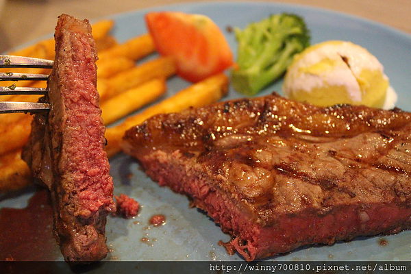 卡帕卡巴Capa Kaba-原味炭火牛排(士林基河總店):台北 士林夜市 【非凡大探索報導 炭火烤排超正點! 】卡帕卡巴Capa Kaba-原味炭火牛排(士林基河總店)捷運劍潭站