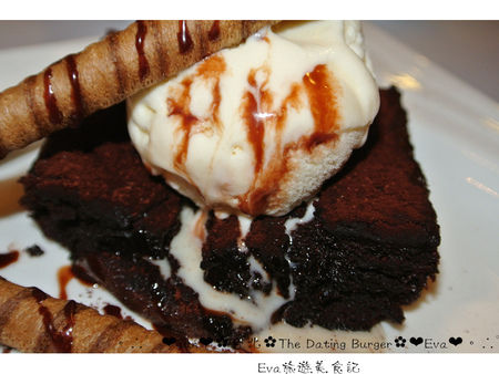 The Dating Burger 美式餐廳(羅東超人店):【食記】oO。宜蘭 羅東 The Dating Burger 特別又好吃的波蘿小漢堡,大家趕快來吃嚐鮮喲~。o○。