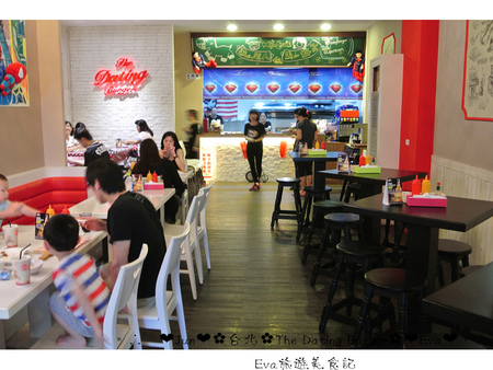 The Dating Burger 美式餐廳(羅東超人店):【食記】oO。宜蘭 羅東 The Dating Burger 特別又好吃的波蘿小漢堡,大家趕快來吃嚐鮮喲~。o○。