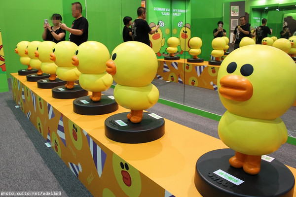 LINE互動樂園展(台中場): LINE FRIENDS 互動樂園(台中)❤好可愛好好拍~103.07.09