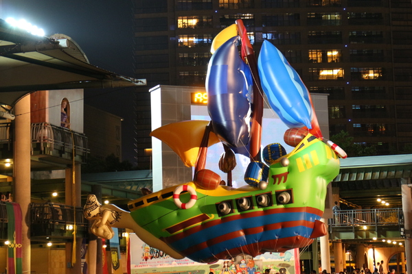 新北市兒童藝術節之童話城堡(新北市府廣場)：媽呀~~我來到大人國了「新北市兒童藝術節」之童話城堡