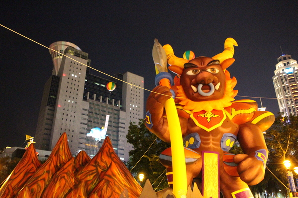 新北市兒童藝術節之童話城堡(新北市府廣場)：媽呀~~我來到大人國了「新北市兒童藝術節」之童話城堡