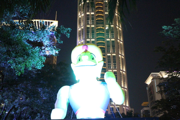 新北市兒童藝術節之童話城堡(新北市府廣場)：媽呀~~我來到大人國了「新北市兒童藝術節」之童話城堡