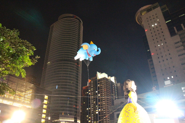 新北市兒童藝術節之童話城堡(新北市府廣場)：媽呀~~我來到大人國了「新北市兒童藝術節」之童話城堡