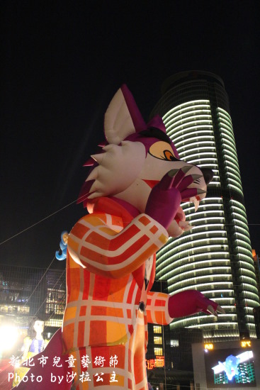 新北市兒童藝術節之童話城堡(新北市府廣場)：媽呀~~我來到大人國了「新北市兒童藝術節」之童話城堡