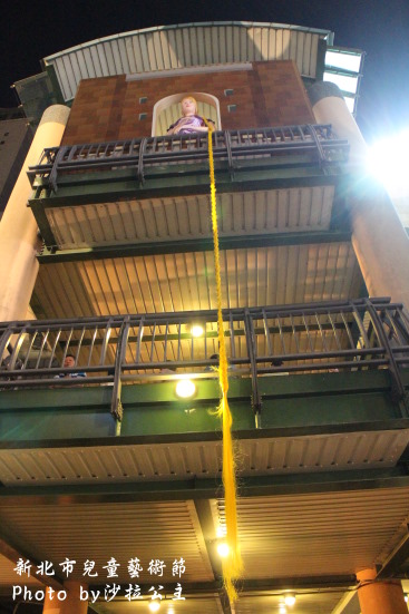 新北市兒童藝術節之童話城堡(新北市府廣場)：媽呀~~我來到大人國了「新北市兒童藝術節」之童話城堡