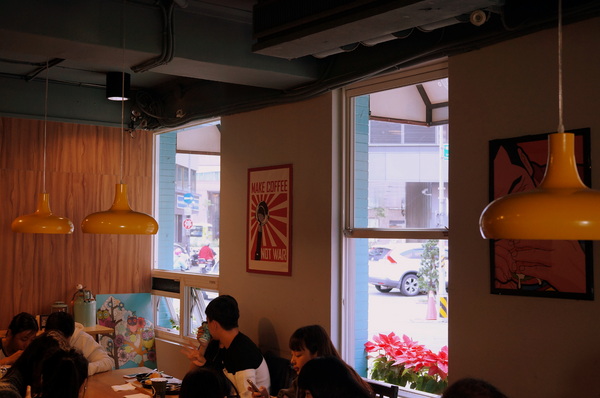 LOCO FOOD 樂口福咖啡:(胖樺食記)台北中山必吃早餐"LOCO FOOD 樂口福"。大排長龍為那鐵鍋酥皮蛋捲及大口咬個堡。