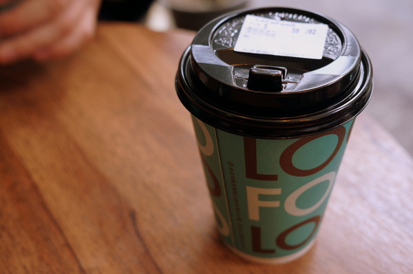 LOCO FOOD 樂口福咖啡:(胖樺食記)台北中山必吃早餐"LOCO FOOD 樂口福"。大排長龍為那鐵鍋酥皮蛋捲及大口咬個堡。