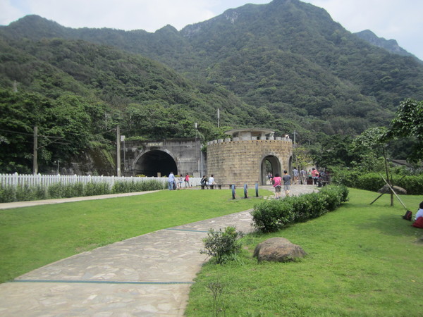 舊草嶺隧道：舊草嶺古道鐵馬行