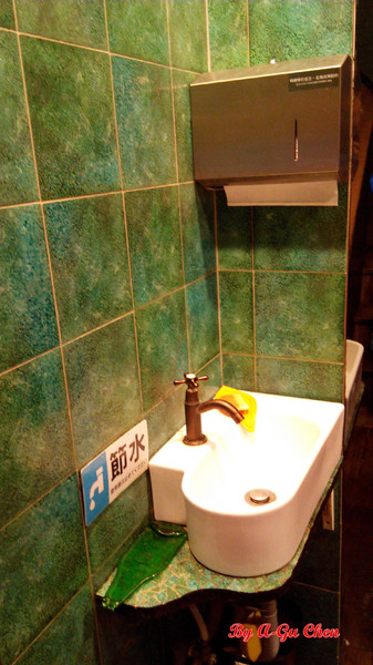 卡加米亞咖啡：【臺南Ω中西區】卡加米亞咖啡。在怎麼拍都很文青的老屋中享用美味早午餐與手作甜點