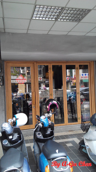 卡加米亞咖啡：【臺南Ω中西區】卡加米亞咖啡。在怎麼拍都很文青的老屋中享用美味早午餐與手作甜點