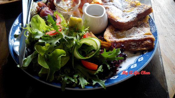 卡加米亞咖啡：【臺南Ω中西區】卡加米亞咖啡。在怎麼拍都很文青的老屋中享用美味早午餐與手作甜點