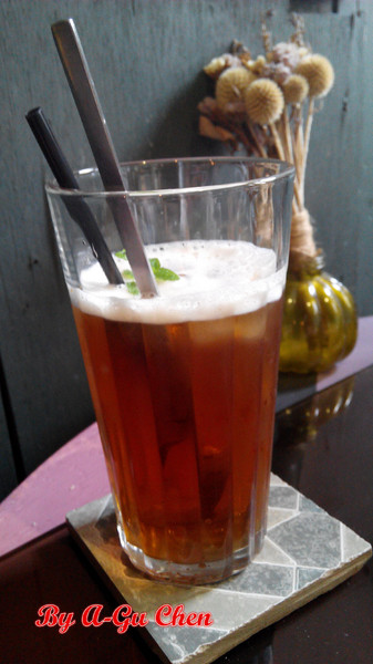 卡加米亞咖啡：【臺南Ω中西區】卡加米亞咖啡。在怎麼拍都很文青的老屋中享用美味早午餐與手作甜點