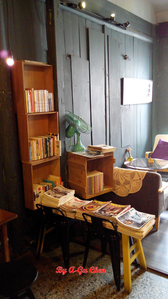 卡加米亞咖啡：【臺南Ω中西區】卡加米亞咖啡。在怎麼拍都很文青的老屋中享用美味早午餐與手作甜點