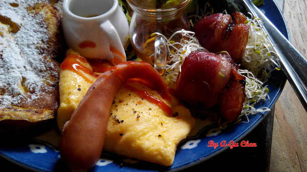 卡加米亞咖啡：【臺南Ω中西區】卡加米亞咖啡。在怎麼拍都很文青的老屋中享用美味早午餐與手作甜點