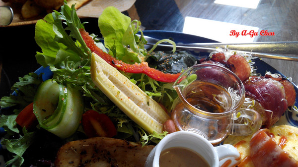 卡加米亞咖啡：【臺南Ω中西區】卡加米亞咖啡。在怎麼拍都很文青的老屋中享用美味早午餐與手作甜點