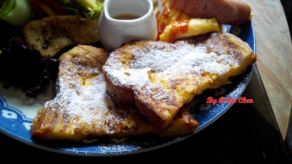 卡加米亞咖啡：【臺南Ω中西區】卡加米亞咖啡。在怎麼拍都很文青的老屋中享用美味早午餐與手作甜點