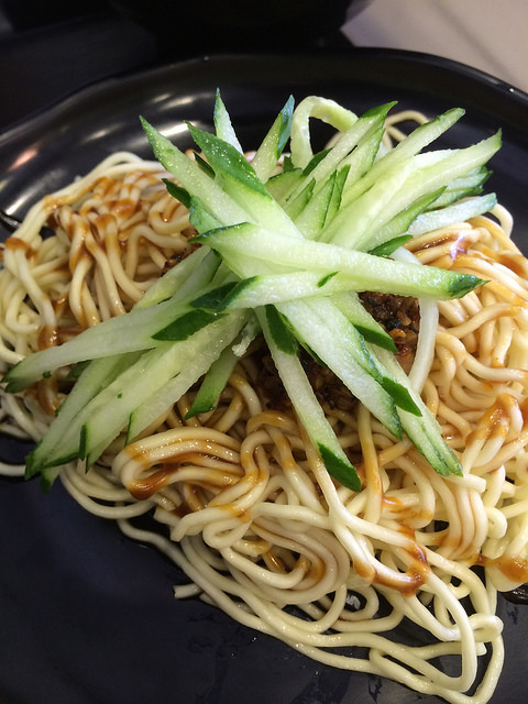 涼麵堂：[夏日涼麵特輯]PART4炎炎夏日除了吃冰.玩水消暑~中午大熱天食慾不振的時候,最適合吃涼麵了！新開幕的瑞安街涼麵堂~