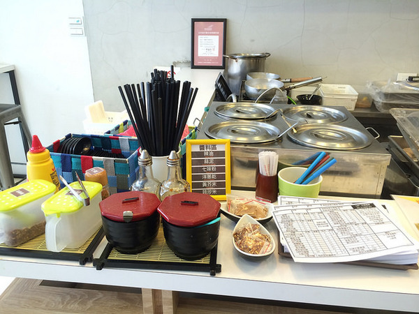 涼麵堂：[夏日涼麵特輯]PART4炎炎夏日除了吃冰.玩水消暑~中午大熱天食慾不振的時候,最適合吃涼麵了！新開幕的瑞安街涼麵堂~