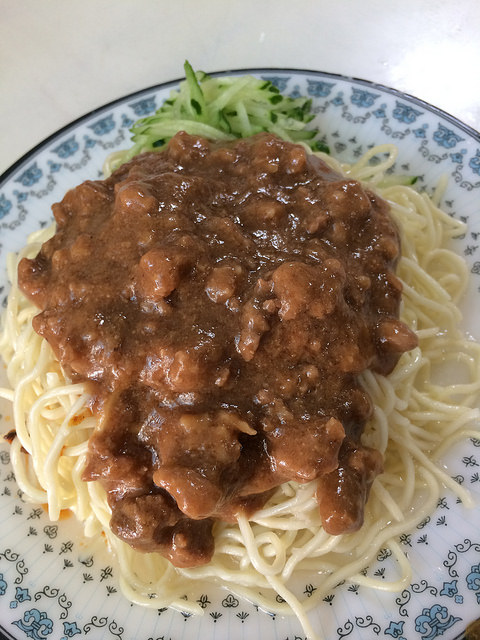 戴記福建涼麵：[夏日涼麵特輯]PART1炎炎夏日除了吃冰.玩水消暑~中午大熱天食慾不振的時候,最適合吃涼麵了！