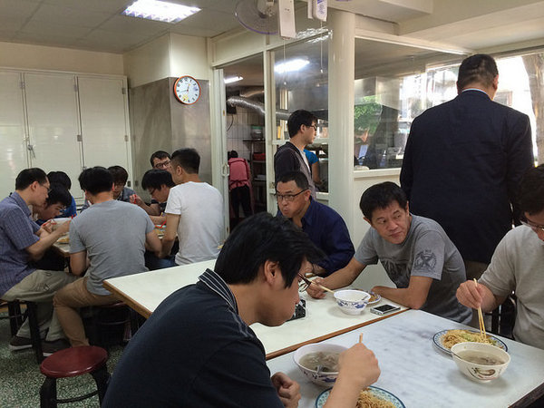 戴記福建涼麵：[夏日涼麵特輯]PART1炎炎夏日除了吃冰.玩水消暑~中午大熱天食慾不振的時候,最適合吃涼麵了！