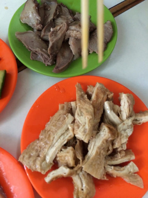 戴記福建涼麵：[夏日涼麵特輯]PART1炎炎夏日除了吃冰.玩水消暑~中午大熱天食慾不振的時候,最適合吃涼麵了！