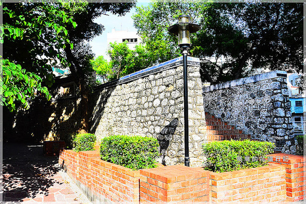 訓風砲台:【高雄】鳳山區。訓風砲台