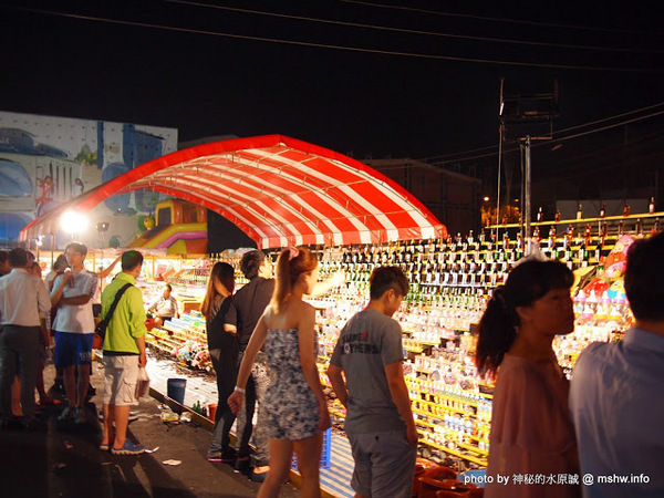 經貿文創觀光夜市：【景點】台中水湳經貿文創觀光夜市村@西屯 : 攤販多,規模頗大,同質性略高,停車空間有待改善的新夜市