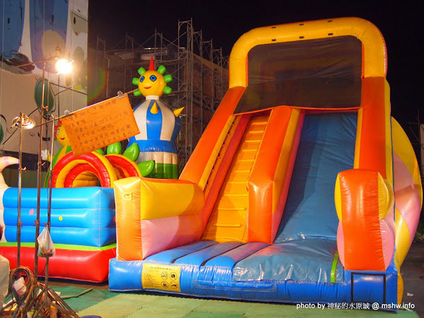 經貿文創觀光夜市：【景點】台中水湳經貿文創觀光夜市村@西屯 : 攤販多,規模頗大,同質性略高,停車空間有待改善的新夜市