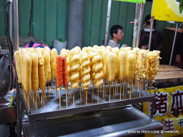 經貿文創觀光夜市：【景點】台中水湳經貿文創觀光夜市村@西屯 : 攤販多,規模頗大,同質性略高,停車空間有待改善的新夜市