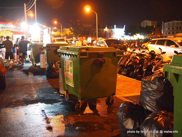 經貿文創觀光夜市：【景點】台中水湳經貿文創觀光夜市村@西屯 : 攤販多,規模頗大,同質性略高,停車空間有待改善的新夜市