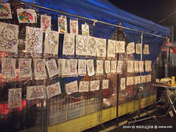 經貿文創觀光夜市：【景點】台中水湳經貿文創觀光夜市村@西屯 : 攤販多,規模頗大,同質性略高,停車空間有待改善的新夜市