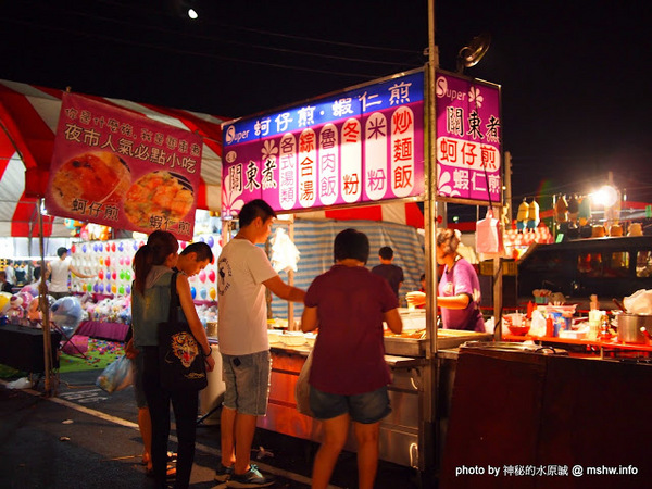 經貿文創觀光夜市：【景點】台中水湳經貿文創觀光夜市村@西屯 : 攤販多,規模頗大,同質性略高,停車空間有待改善的新夜市
