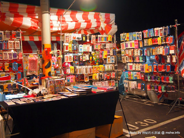 經貿文創觀光夜市：【景點】台中水湳經貿文創觀光夜市村@西屯 : 攤販多,規模頗大,同質性略高,停車空間有待改善的新夜市