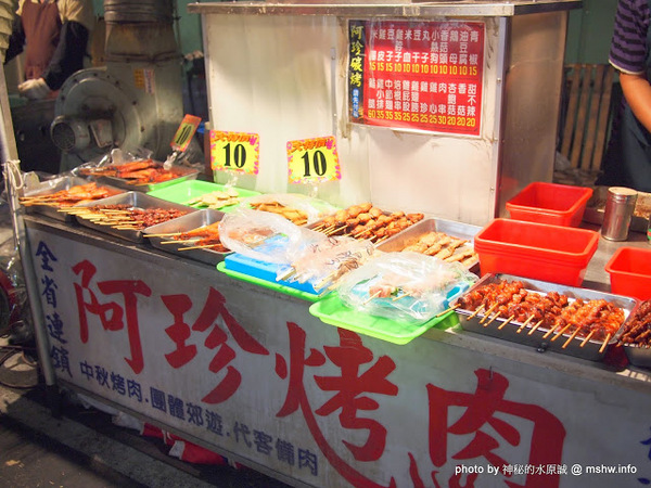 經貿文創觀光夜市：【景點】台中水湳經貿文創觀光夜市村@西屯 : 攤販多,規模頗大,同質性略高,停車空間有待改善的新夜市
