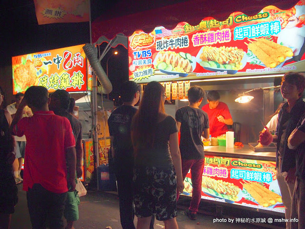 經貿文創觀光夜市：【景點】台中水湳經貿文創觀光夜市村@西屯 : 攤販多,規模頗大,同質性略高,停車空間有待改善的新夜市