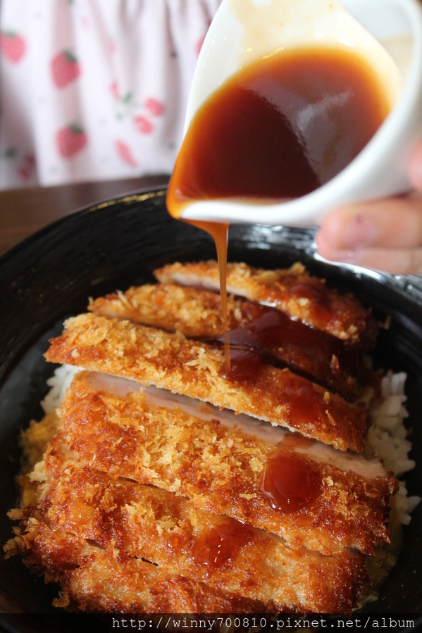 新丼:台北/中山 【新丼-有創意、超新鮮、份量夠、真的讓人很心動!】 捷運中山站
