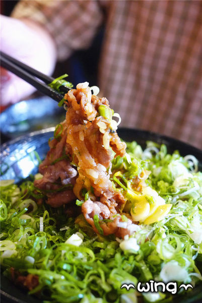 新丼：［台北中山區］份量超值讓人心動。【新丼】創意起司丼飯/蔥花牛肉丼飯/炸豬排體驗(捷運中山站美食餐廳)