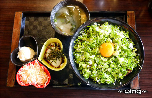 新丼：［台北中山區］份量超值讓人心動。【新丼】創意起司丼飯/蔥花牛肉丼飯/炸豬排體驗(捷運中山站美食餐廳)