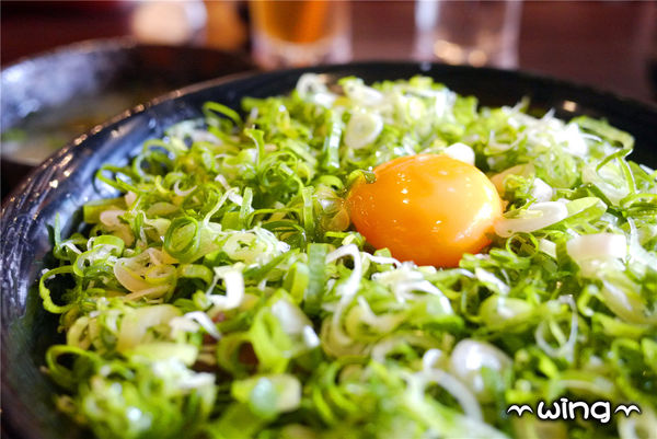 新丼：［台北中山區］份量超值讓人心動。【新丼】創意起司丼飯/蔥花牛肉丼飯/炸豬排體驗(捷運中山站美食餐廳)