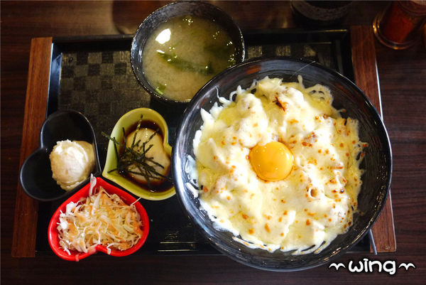新丼：［台北中山區］份量超值讓人心動。【新丼】創意起司丼飯/蔥花牛肉丼飯/炸豬排體驗(捷運中山站美食餐廳)