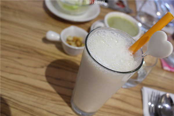 覺樂cafe：覺樂café✪拿破崙水果冰淇淋❤最對味兒~103.08.14