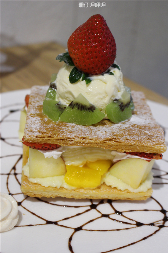 覺樂cafe：覺樂café✪拿破崙水果冰淇淋❤最對味兒~103.08.14