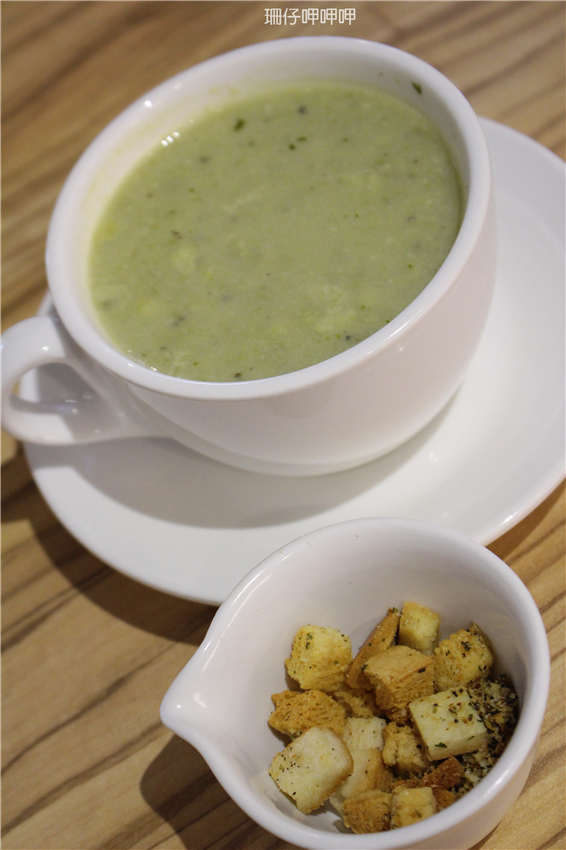 覺樂cafe：覺樂café✪拿破崙水果冰淇淋❤最對味兒~103.08.14