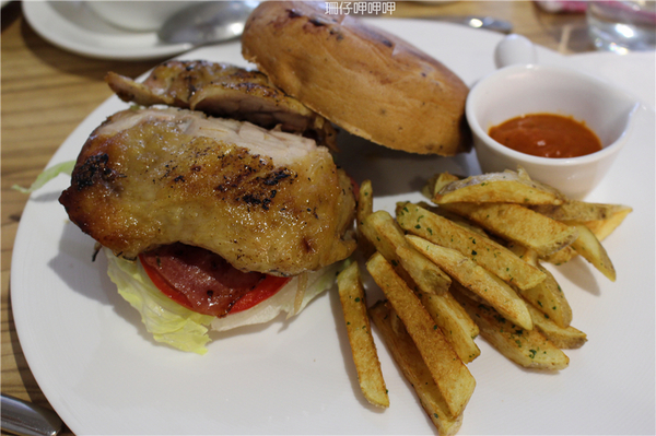 覺樂cafe：覺樂café✪拿破崙水果冰淇淋❤最對味兒~103.08.14