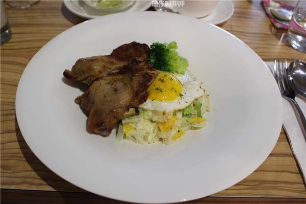 覺樂cafe：覺樂café✪拿破崙水果冰淇淋❤最對味兒~103.08.14