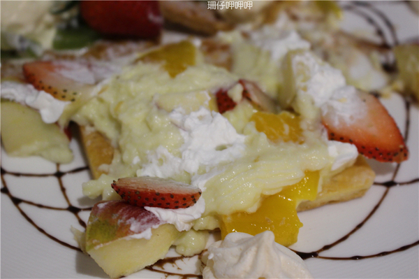 覺樂cafe：覺樂café✪拿破崙水果冰淇淋❤最對味兒~103.08.14