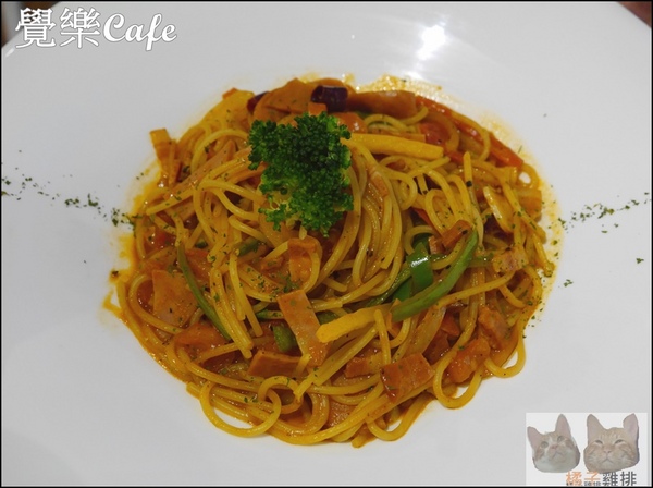 覺樂cafe：【橘子雞排】台中西區華美街|覺樂café早午餐♥拿破崙水果冰淇淋♥♫悠閒懶懶過假日