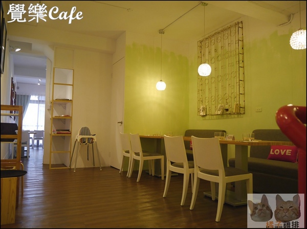 覺樂cafe：【橘子雞排】台中西區華美街|覺樂café早午餐♥拿破崙水果冰淇淋♥♫悠閒懶懶過假日