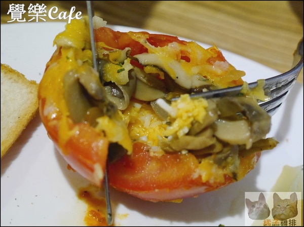 覺樂cafe：【橘子雞排】台中西區華美街|覺樂café早午餐♥拿破崙水果冰淇淋♥♫悠閒懶懶過假日